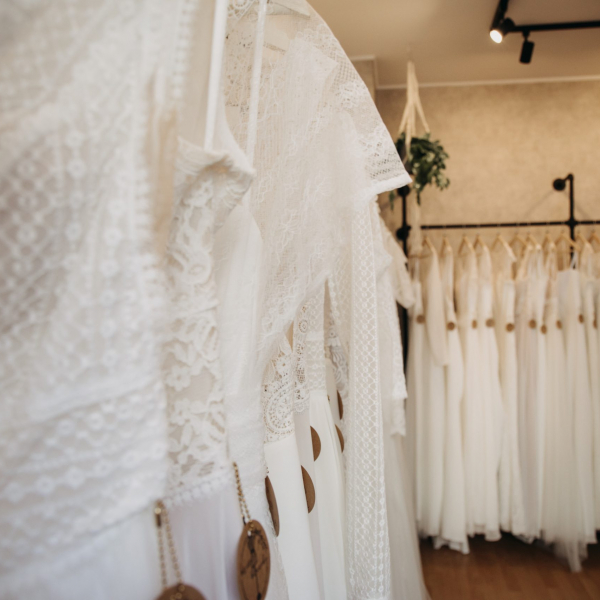 Aufgereihte Brautkleider