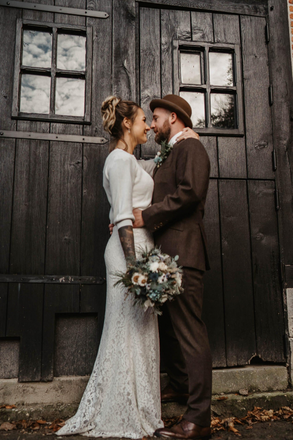 Brautpaar Shooting vor Hütte