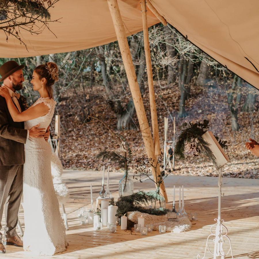 Brautpaar bei der freien Trauung