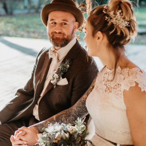 Brautpaar bei der freien Trauung