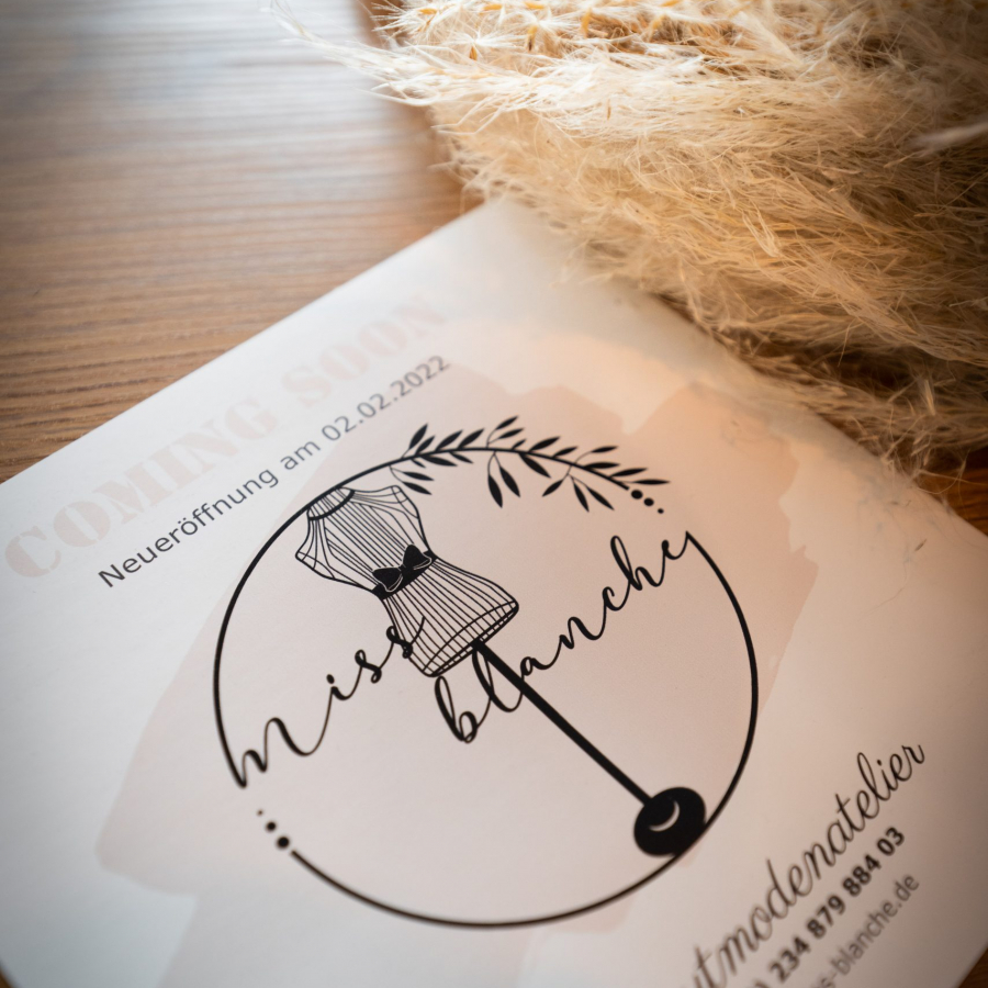 Miss Blanche Broschüre