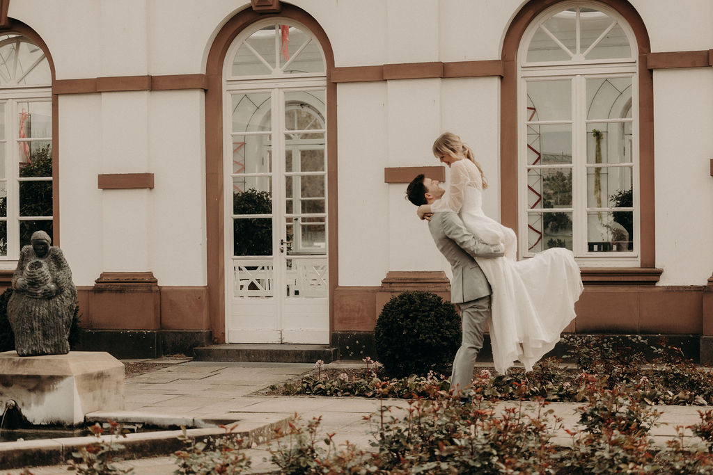 Brautkleid Elegant und Modern