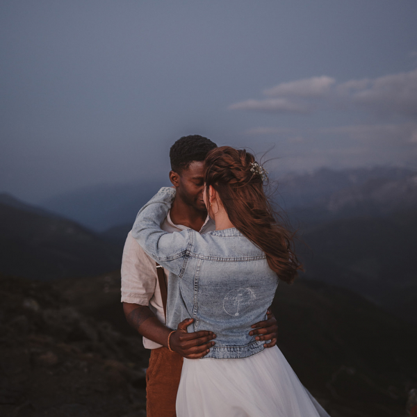 Brautkleid mit Jeansjacke