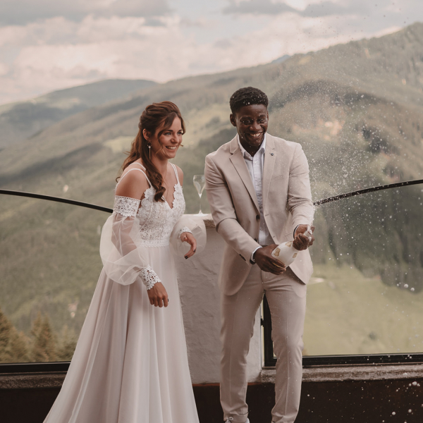 Brautkleid mit abnehmbaren Ärmeln