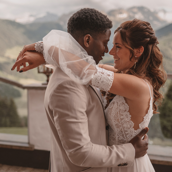 Brautkleid mit abnehmbaren Ärmeln