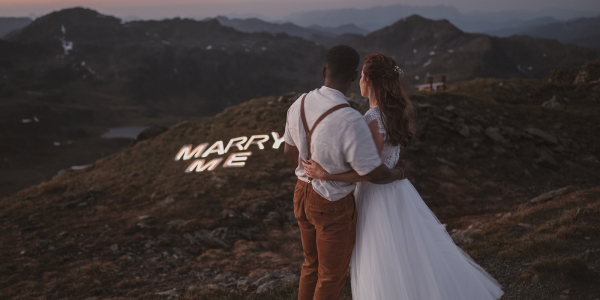 Brautpaar auf den Bergen