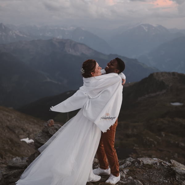 Brautpaar auf den Bergen
