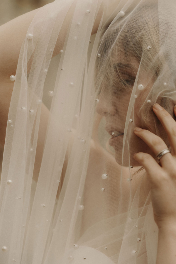 Schleier mit Perlen