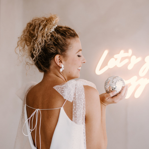 Brautkleid mit Tüllschleifen als Trägern