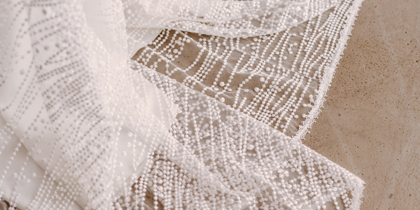 Perlenverzierter Rock