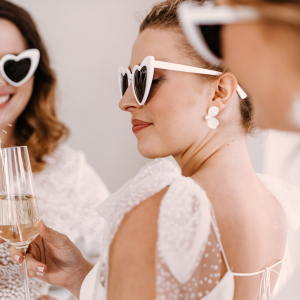 Braut mit Trend-Sonnenbrille