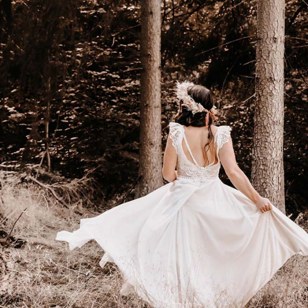 Romantisches Brautkleid mit fließenden Rock