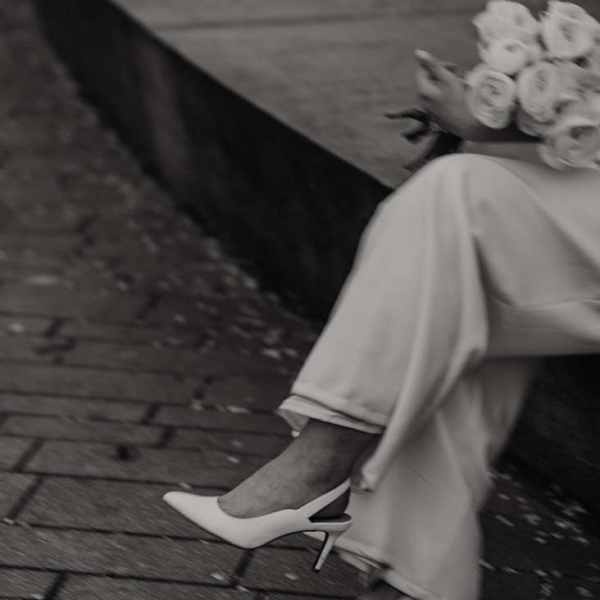 Braut in Zweiteiler mit Hose