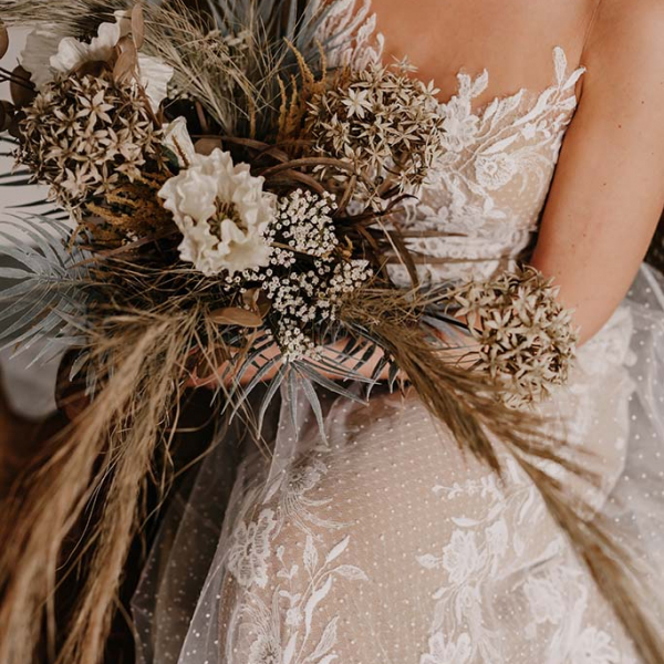 Trägerloses Brautkleid