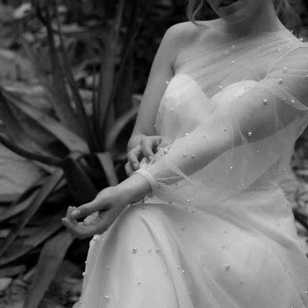 Perlen besetztes Brautkleid