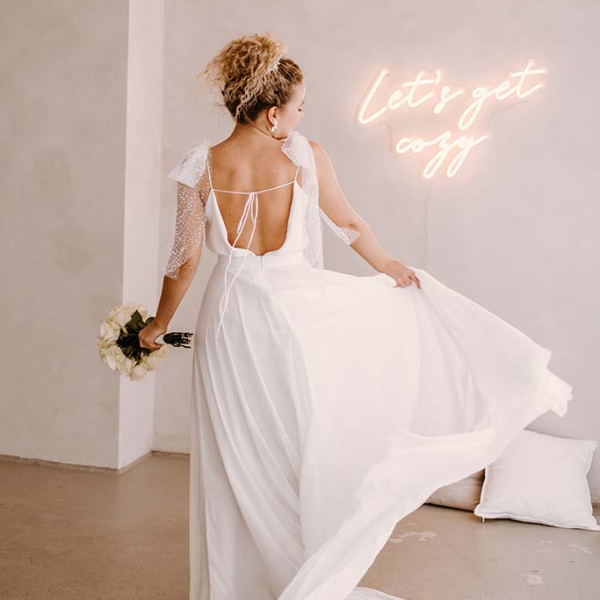 Braut mit fließenden Brautkleid