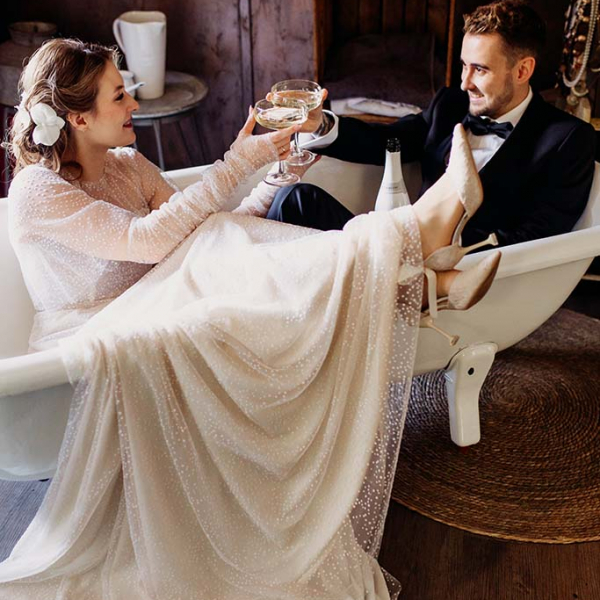 Brautpaar in Badewanne