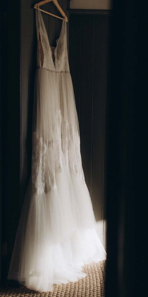 Brautkleid am Kleiderbügel