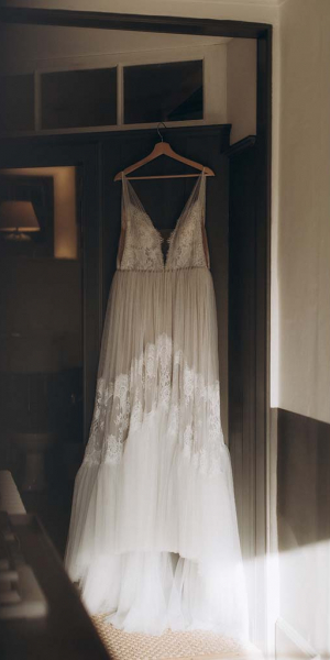 Brautkleid am Kleiderbügel