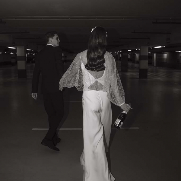 Brautpaar in Tiefgarage