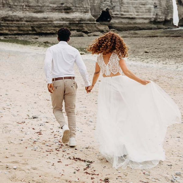 Strandhochzeit mit Brautkleid Zweiteiler aus Tüllrock und Spitzen Oberteil