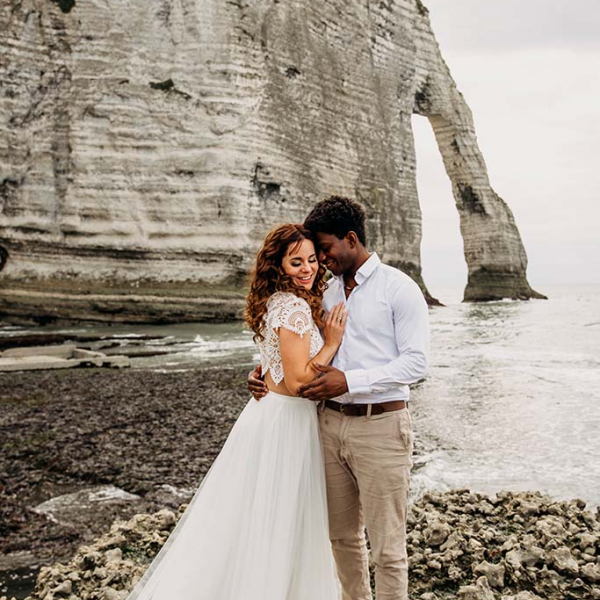 Strandhochzeit mit Zweiteiler-Brautkleid